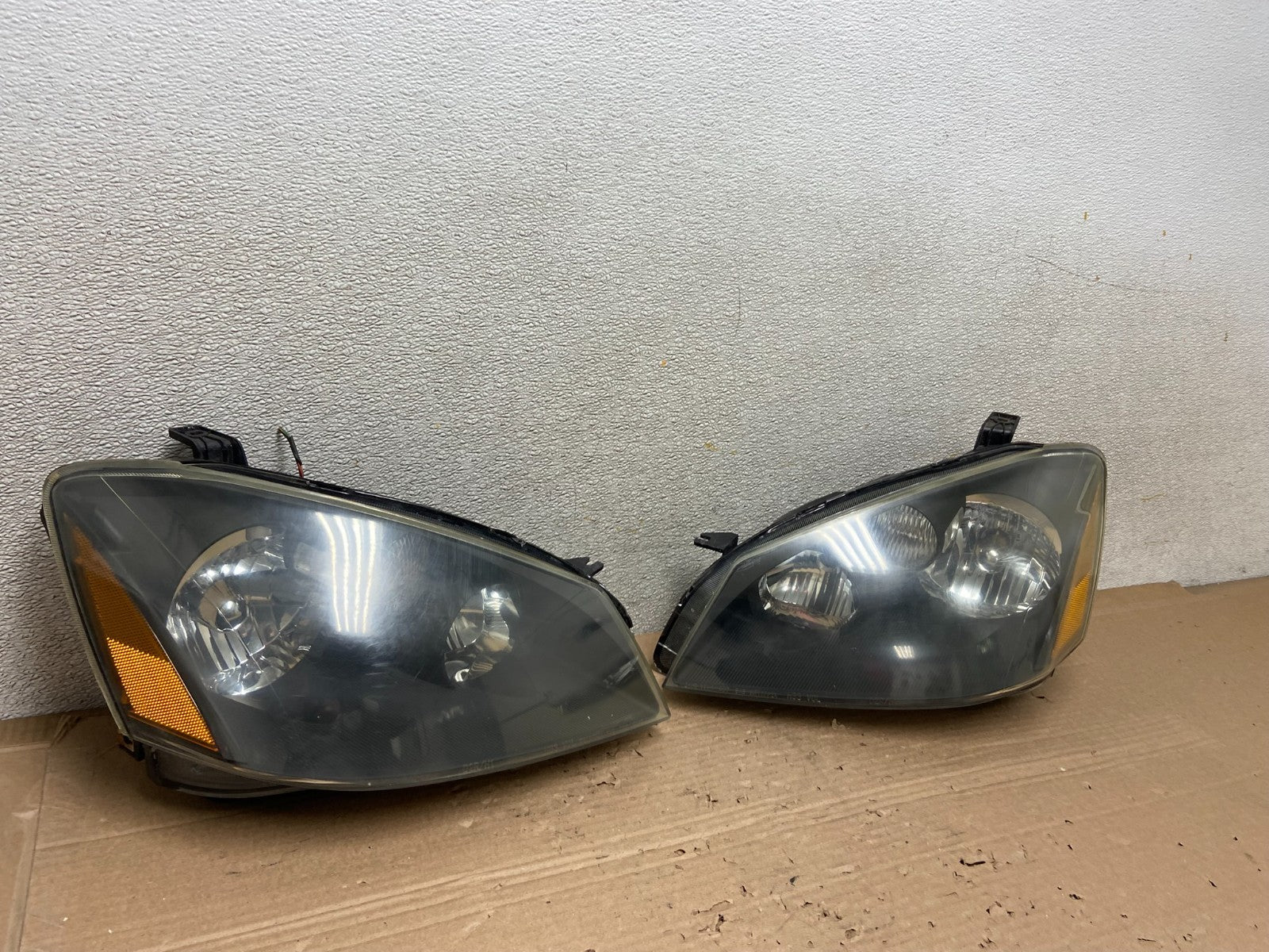 2002 to 2004 Nissan Altima Left+Right Side Set Halogen Headlights AB1132 DW2