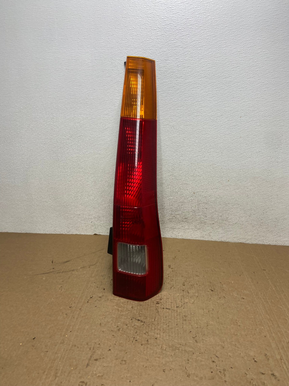 2002 - 2004 Honda Crv Cr-v Right Passenger Rh Side Tail Light AG1302 LK0
