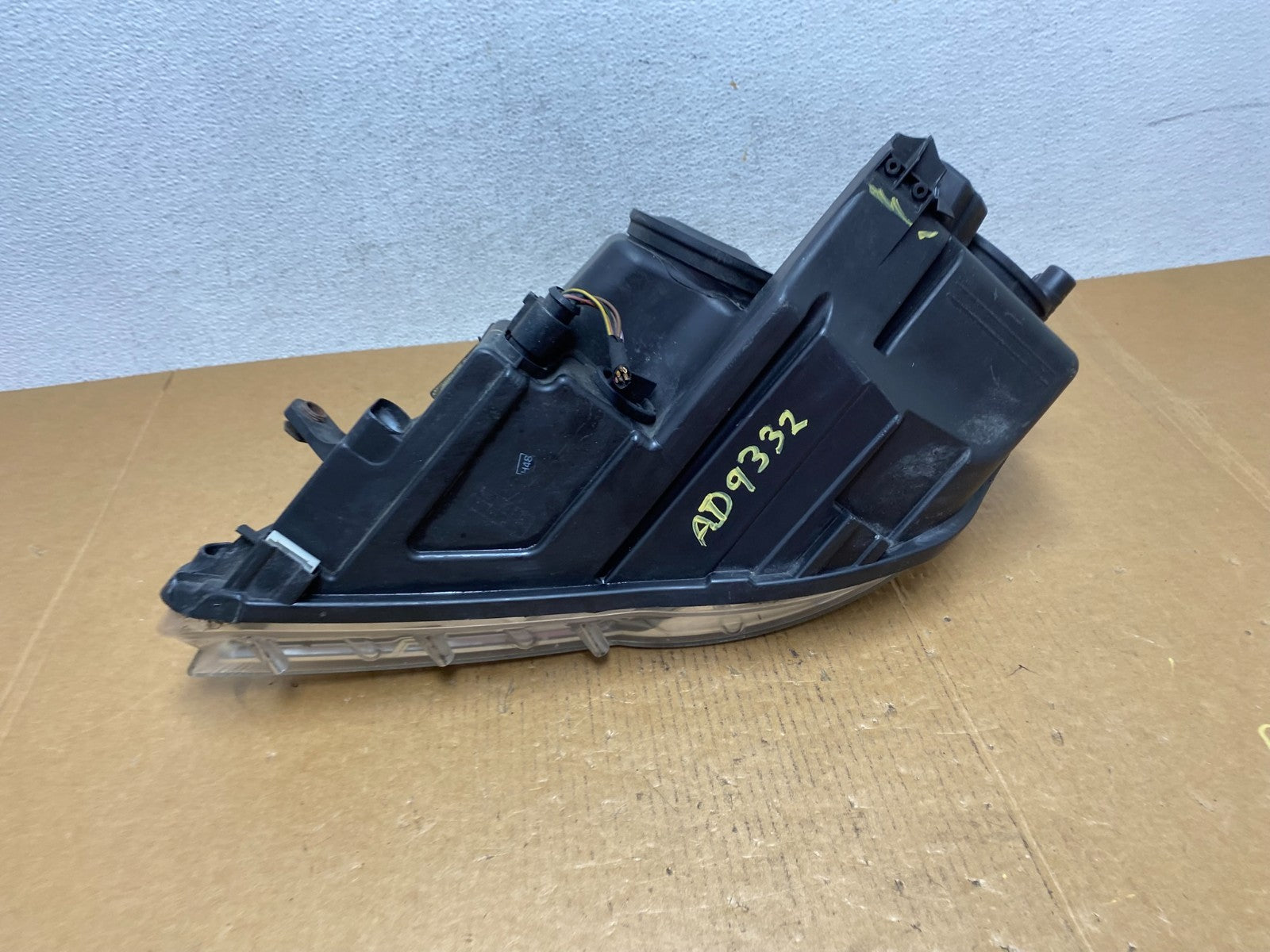 2009 to 2011 Volkswagen Tiguan Right Passenger Halogen Headlight AD9332 DW10