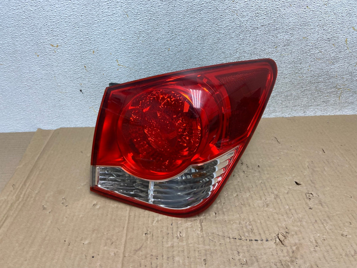 2011 2012 2013 2014 Chevrolet Cruze Right Passinger RH Side Tail Light AI1288 LK0