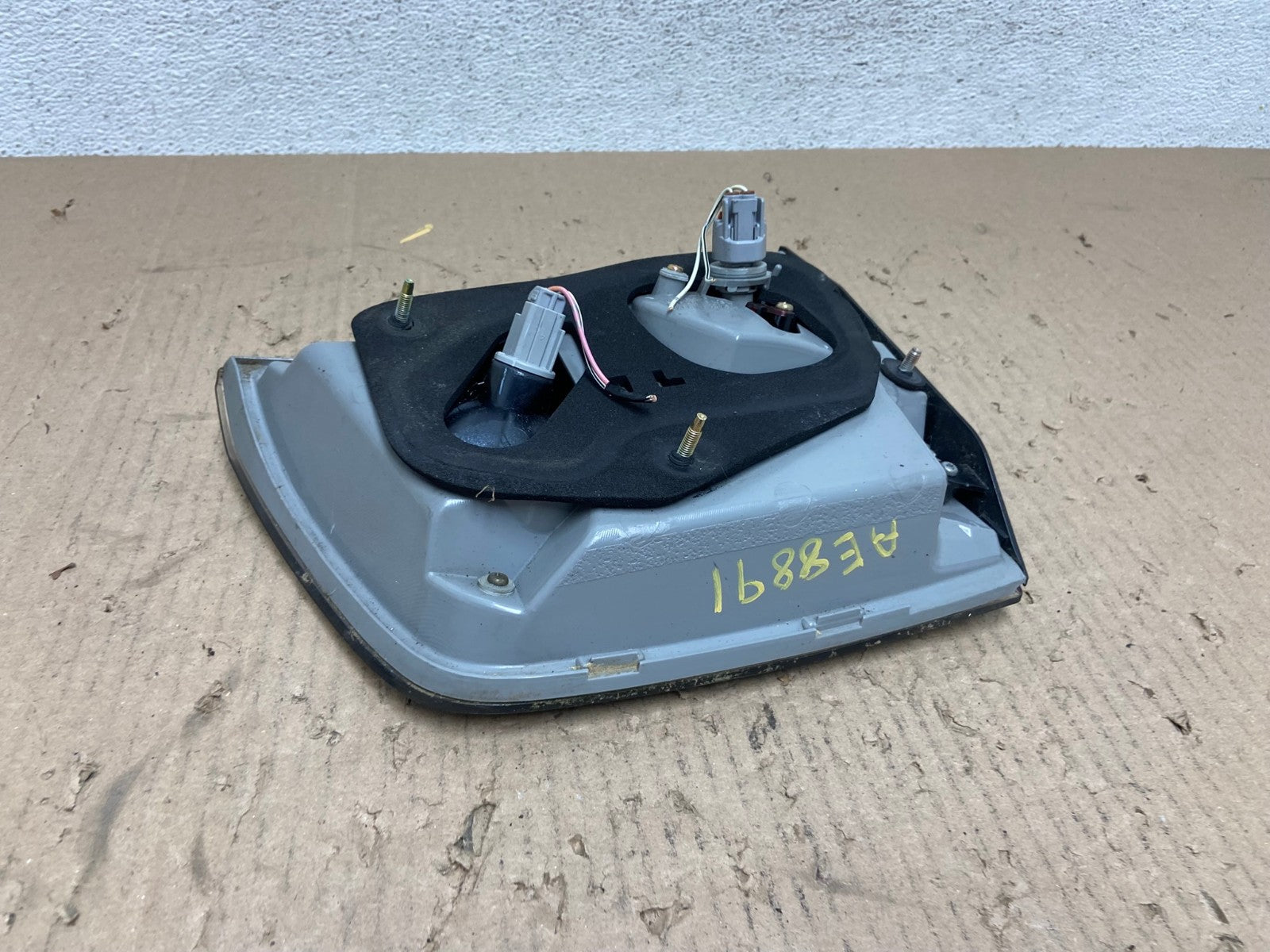 2004 to 2009 Lexus Rx350 RX330 Left Driver Inner Tail Light AE8891 LK6