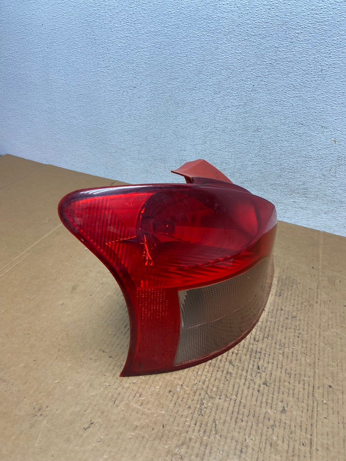 2006 to 2008 Toyota Yaris Hatchback Left Driver Side Tail Light AE0201 LK2