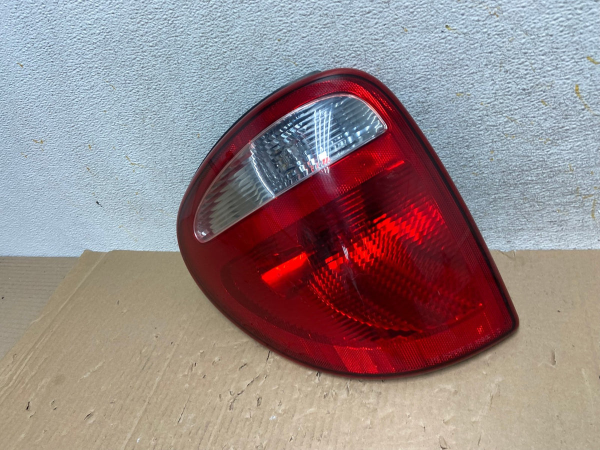 2004 to 2007 Dodge Grand Caravan Left Driver Lh Tail Light AI1253 LK1