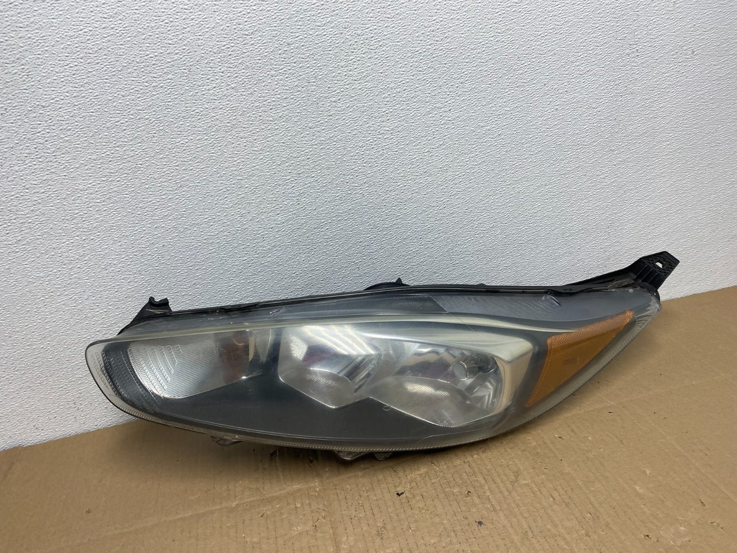 2014 to 2019 Ford Fiesta Left Driver LH Halogen Headlight Oem AB8160 DW0