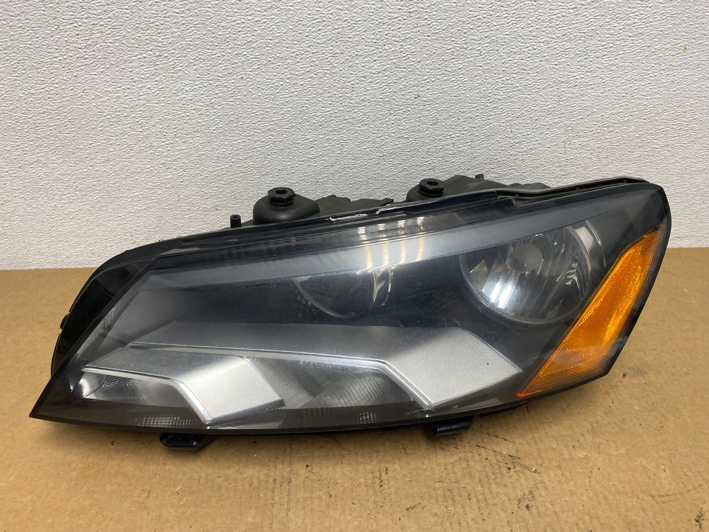 2012-2015 Volkswagen Passat Left Driver LH Side Halogen Headlight OEM AC1812 DW0