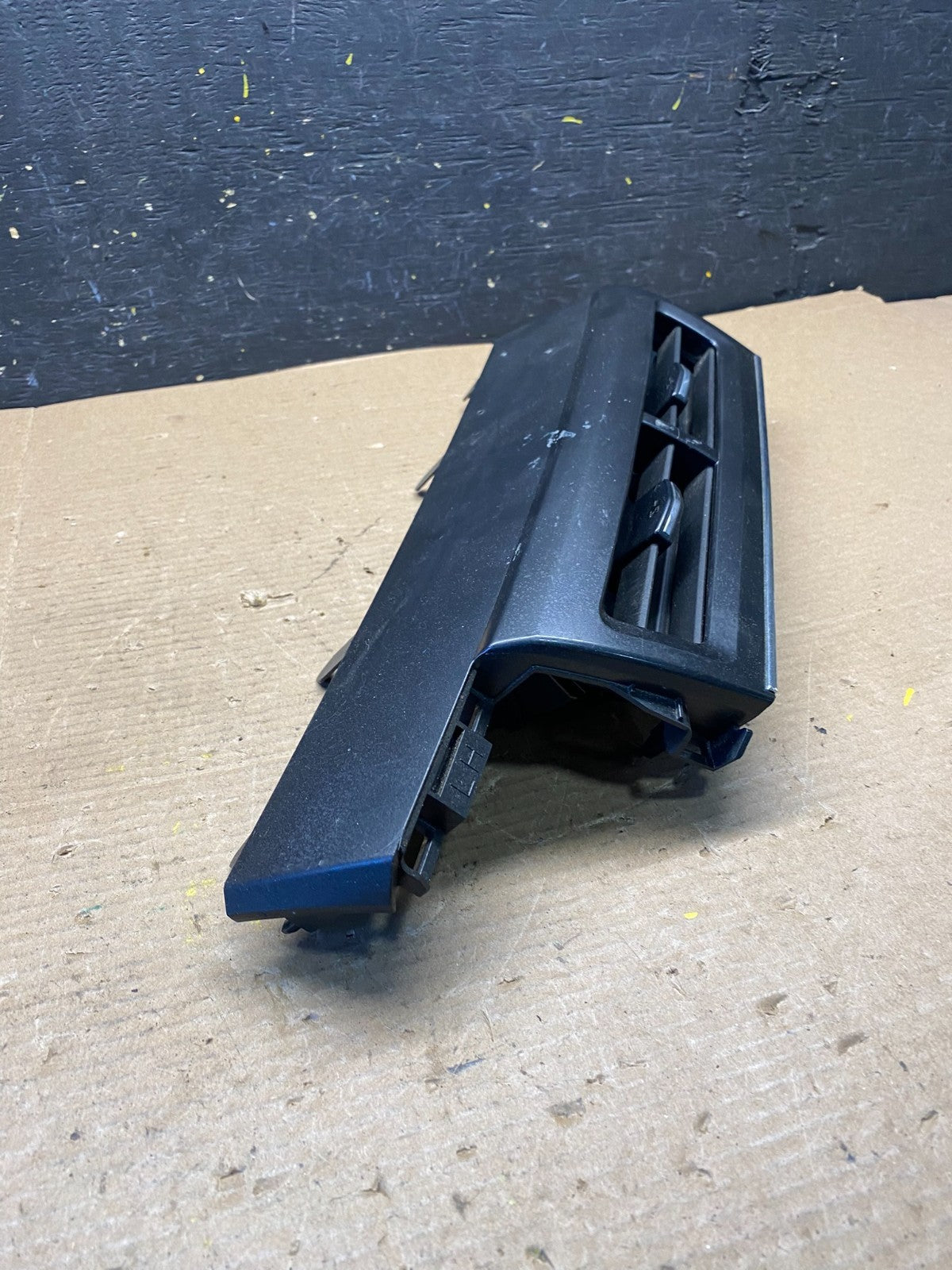 2012 to 2017 Toyota Prius V Center Dash A/C Air Vents With Trim Q9662 DG2