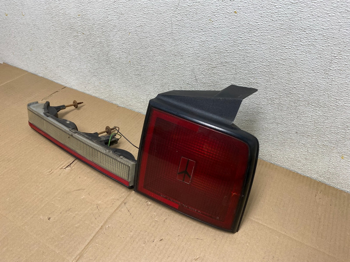 1991-1996 Oldsmobile Cutlass Right Passenger RH Side Tail Light F5906 KC1