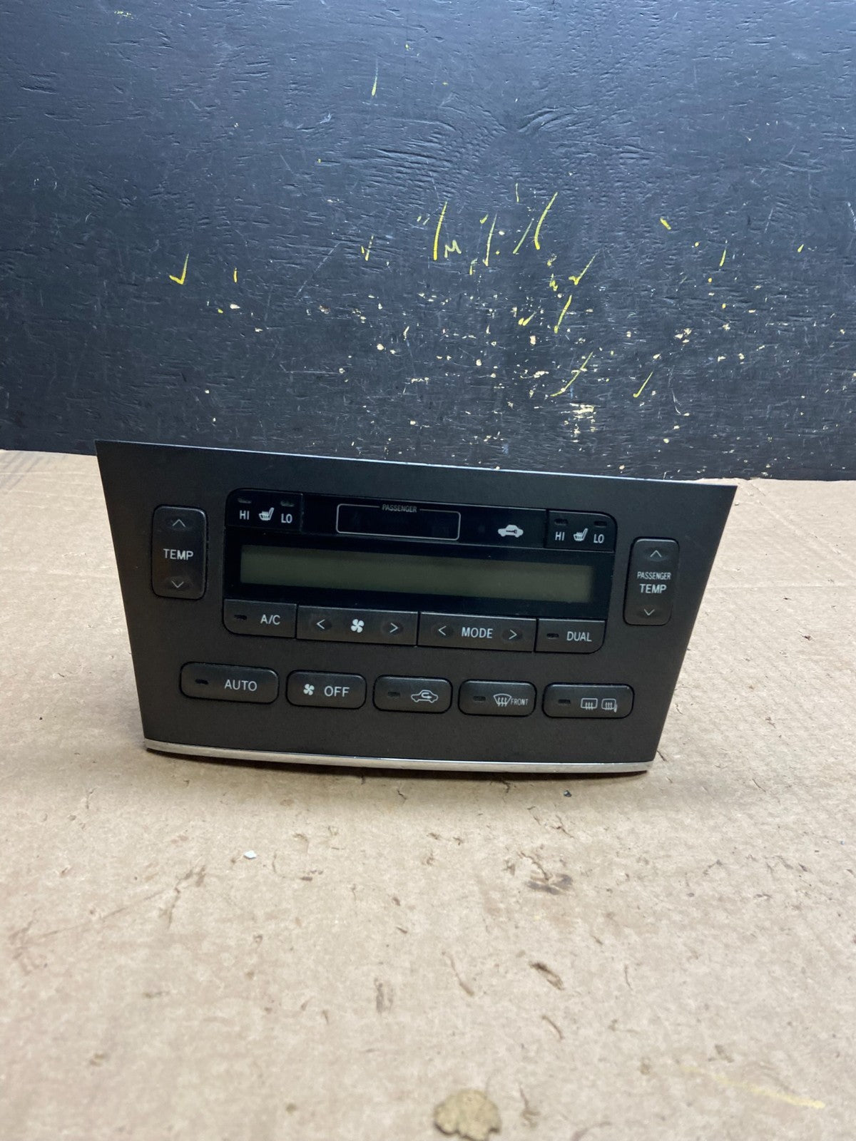 2004 - 2006 Lexus ES330 Center Dash A/C AC Heater Climate Control Unit Z0279 DG0