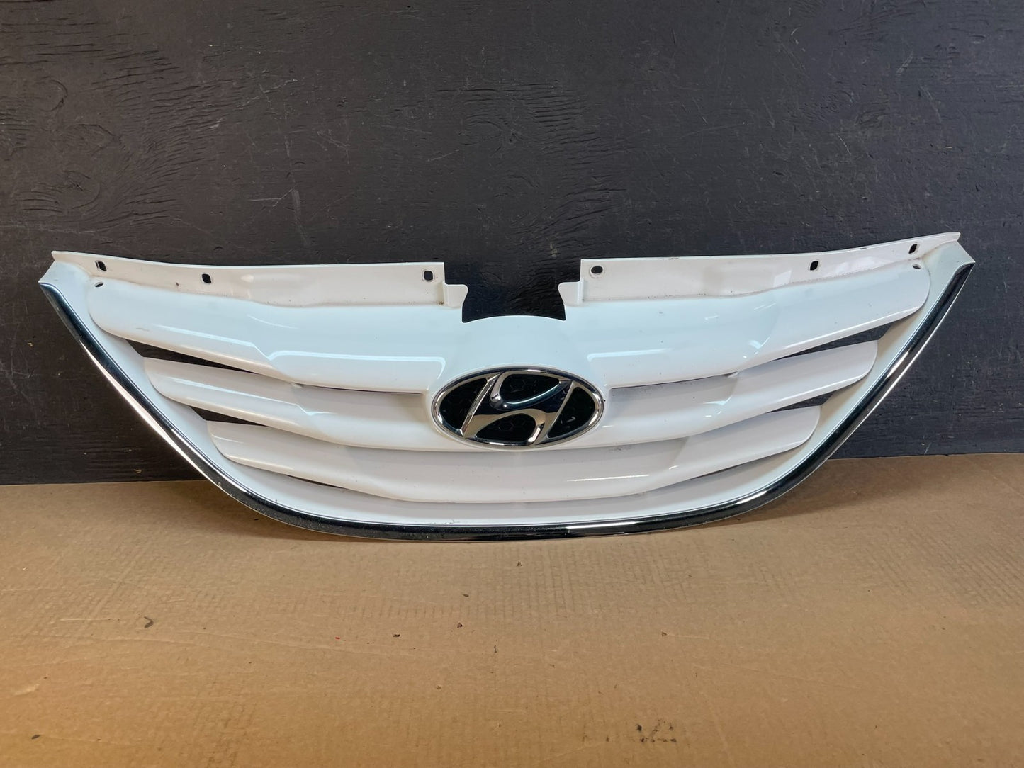 2011 to 2014 Hyundai Sonata Front Upper Grill Grille AF5241 DW0