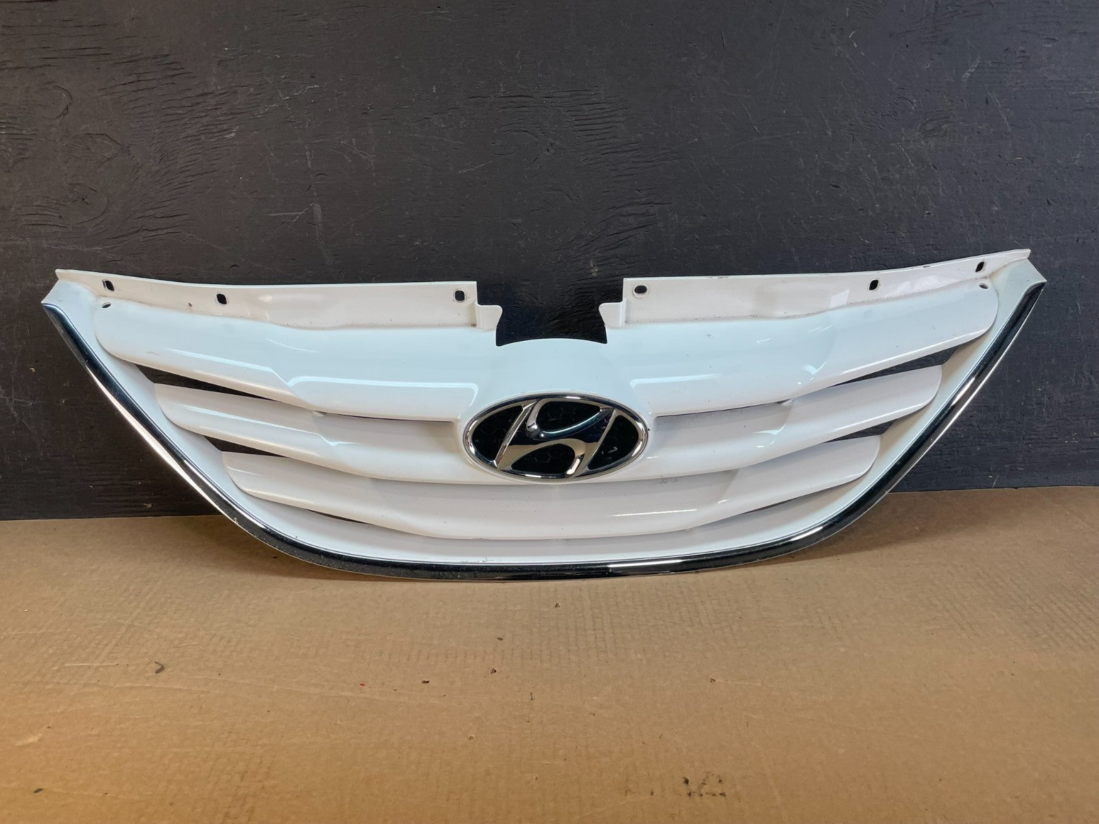 2011 to 2014 Hyundai Sonata Front Upper Grill Grille AF5241 DW0