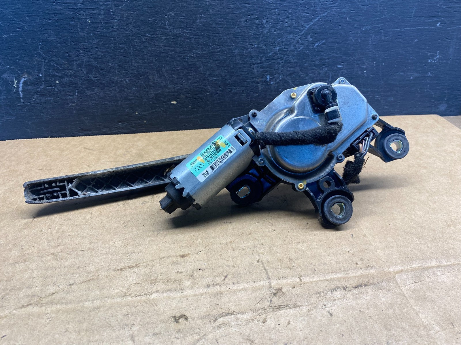 2009 to 2017 Audi Q5 Rear Windshield Washer Wiper Motor AD7430 DG5