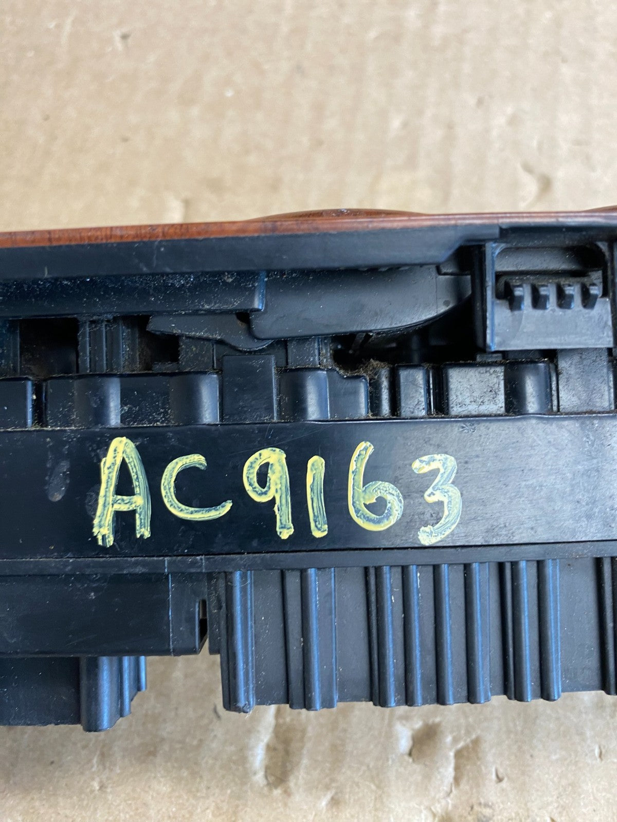 2007-2013 Chevy Suburban Tahoe Yukon Front Left Driver Window Switch AC9163 DG5