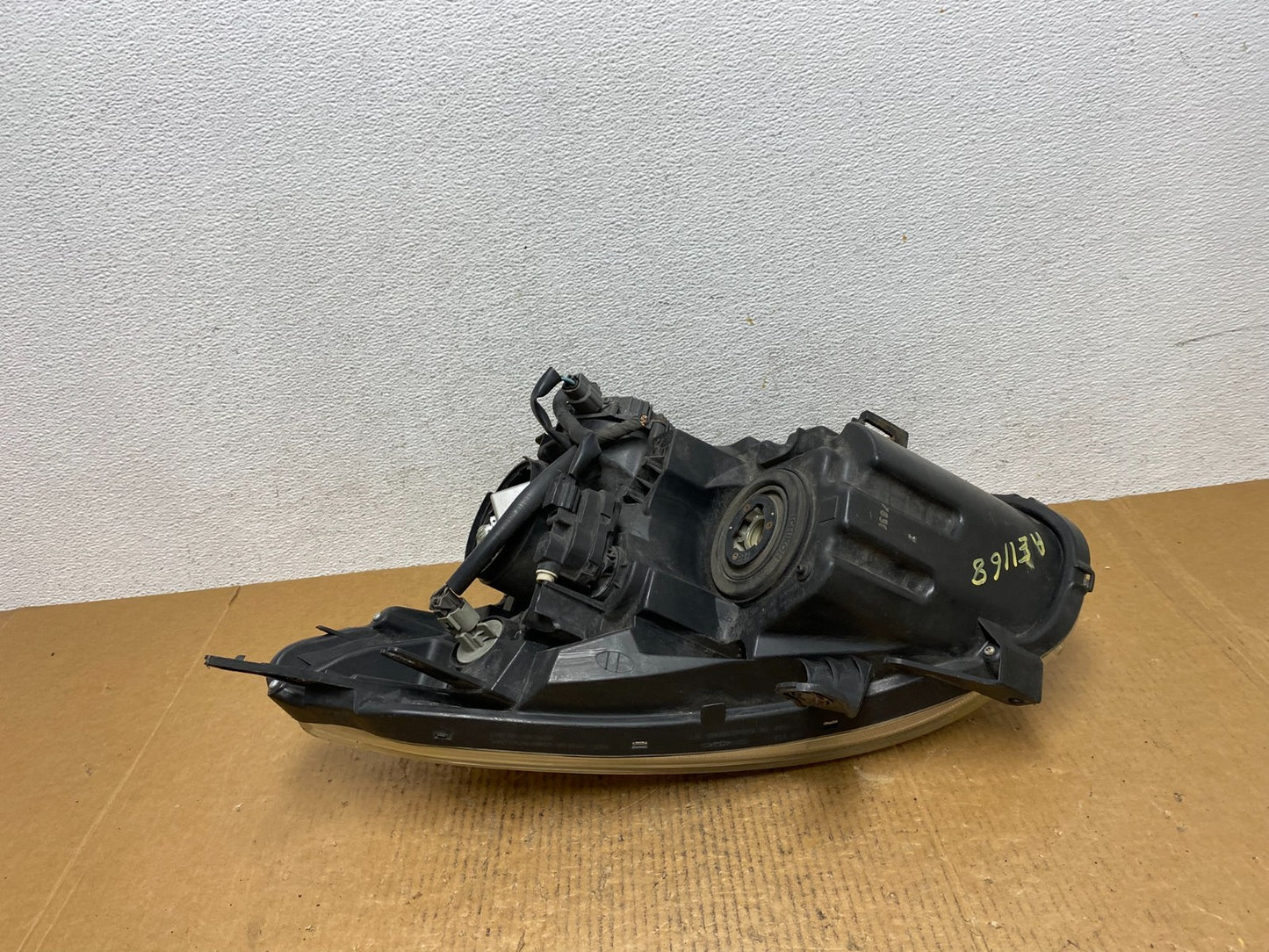 2009-2013 Nissan Rogue Right Passenger Xenon HID Headlight AE1168 DW6
