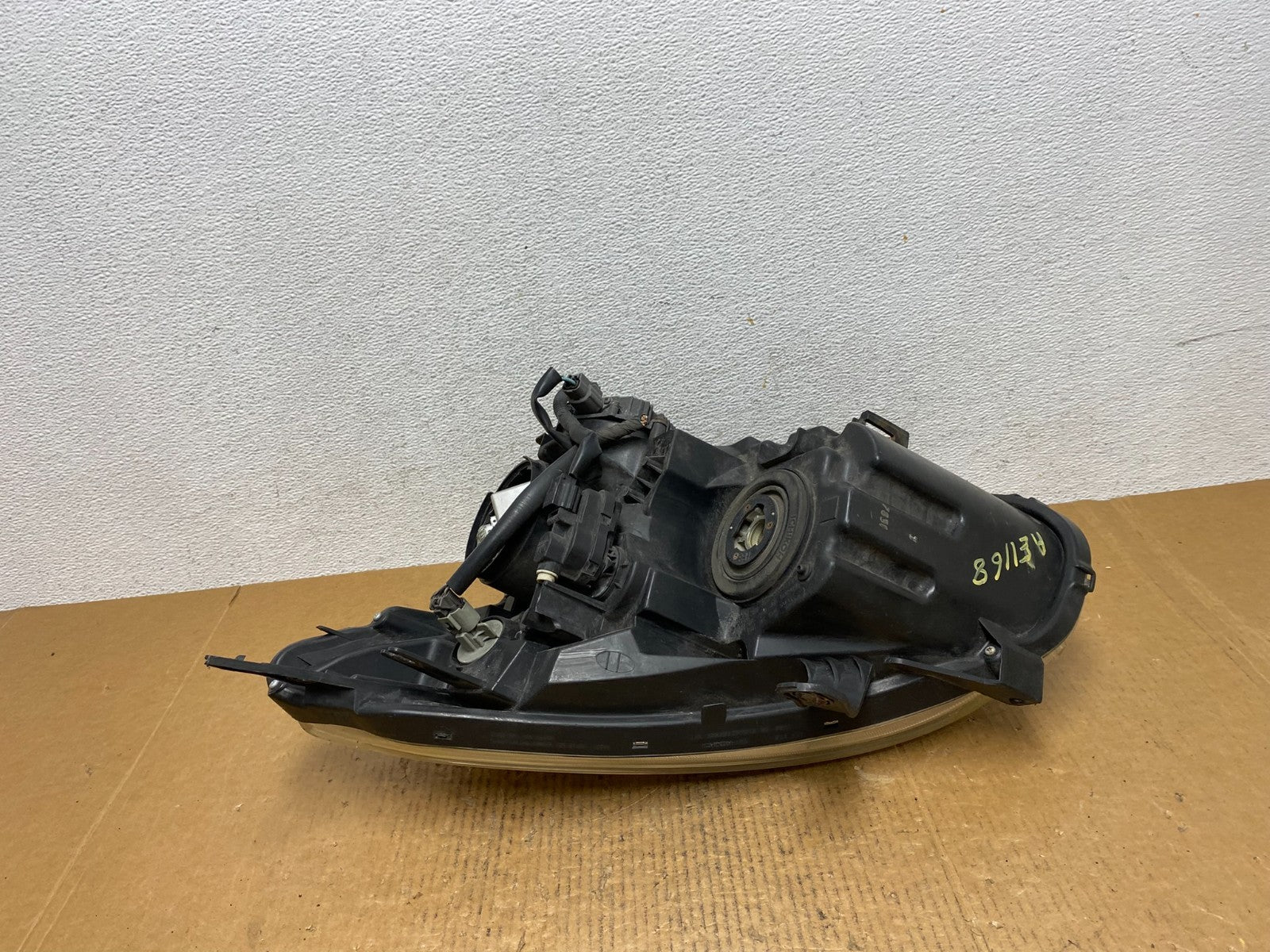 2009-2013 Nissan Rogue Right Passenger Xenon HID Headlight AE1168 DW6