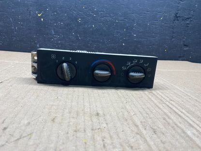 2001 - 2007 GMC Chevrolet Express 1500 Climate Control A/C P2019 DG0