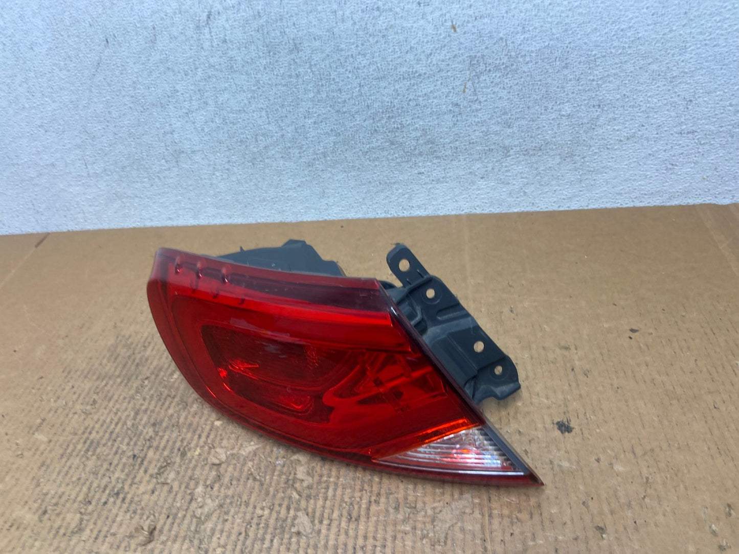 2015 2016 2017 Chrysler 200 Sedan Left Driver LH Side Tail Light AE2834 LK1