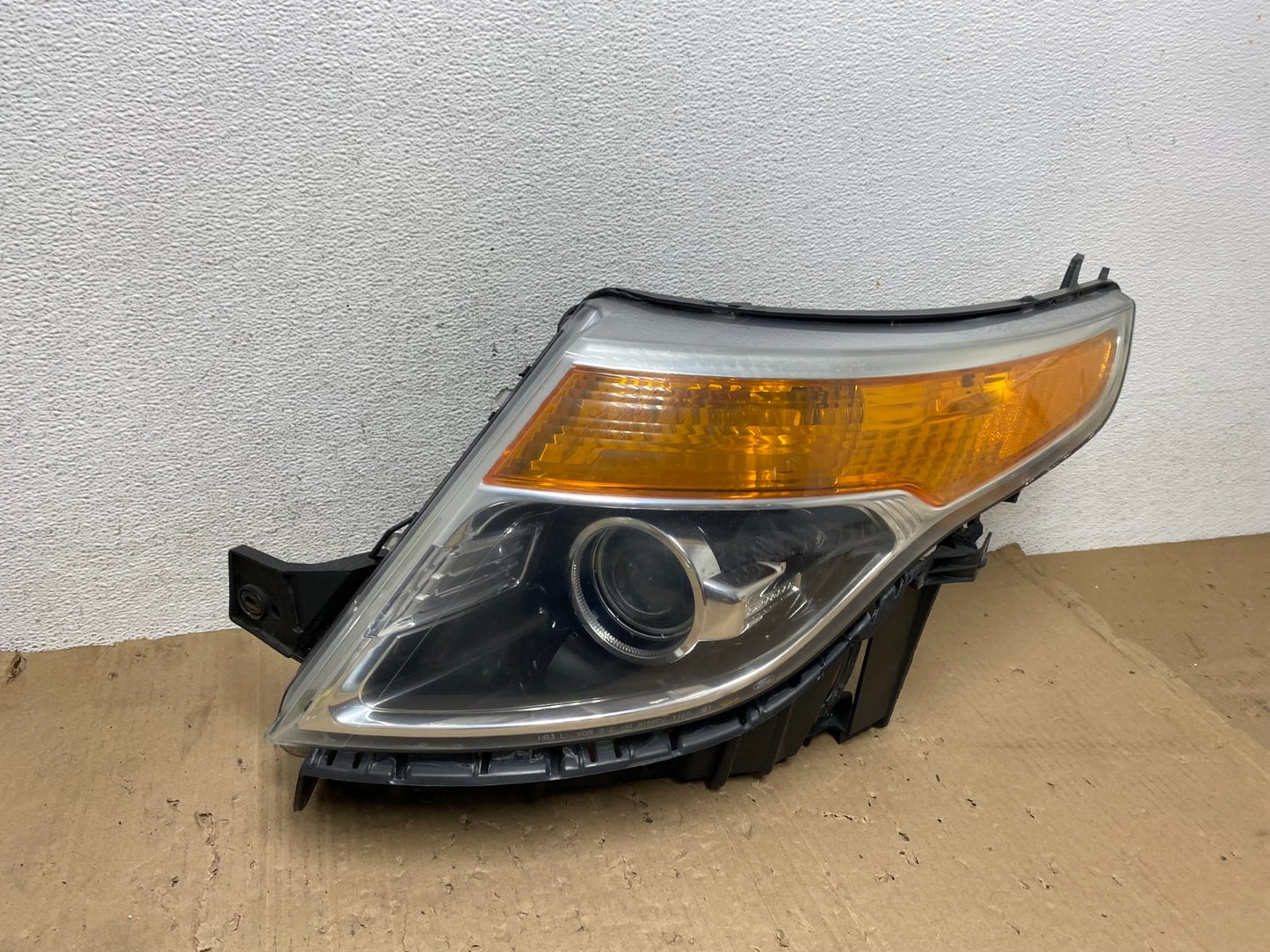 2011 to 2015 Ford Explorer Left Driver LH Halogen Headlight AE9251 DW2