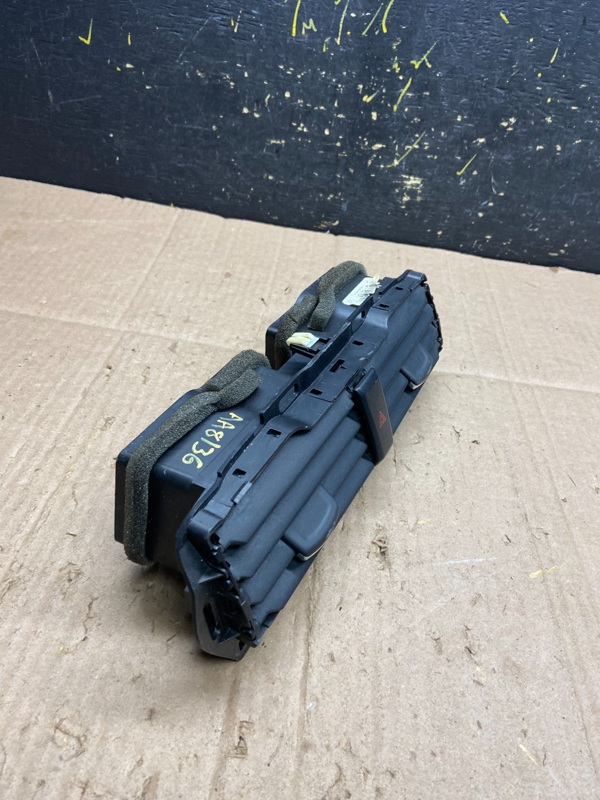 2013 to 2016 Ford Fusion Center Dash Air Vents DS73-19K617-A OEM AA8136 DG1