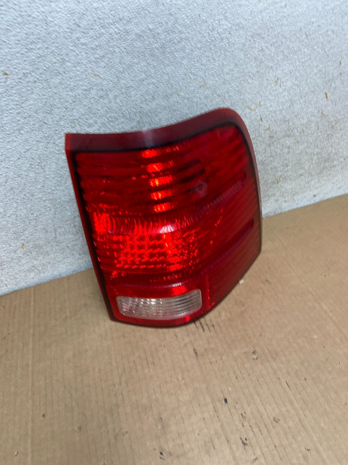 2002 to 2005 Ford Explorer Right Passenger Rh Side Tail light AI8454 LK2