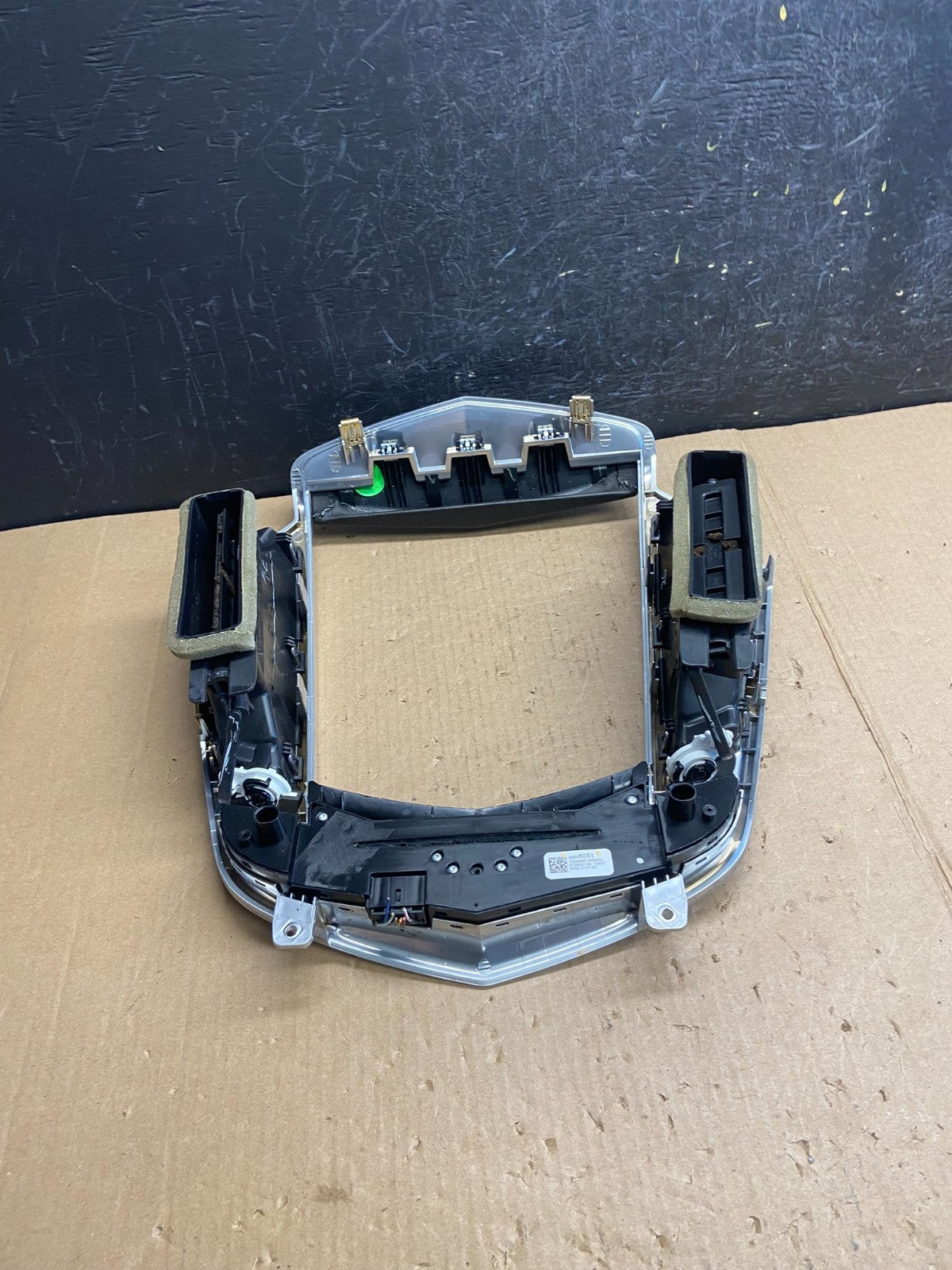 2013-2016 Cadillac SRX Center Dash Radio Trim Bezel with Air Vents OE AE3818 DG4