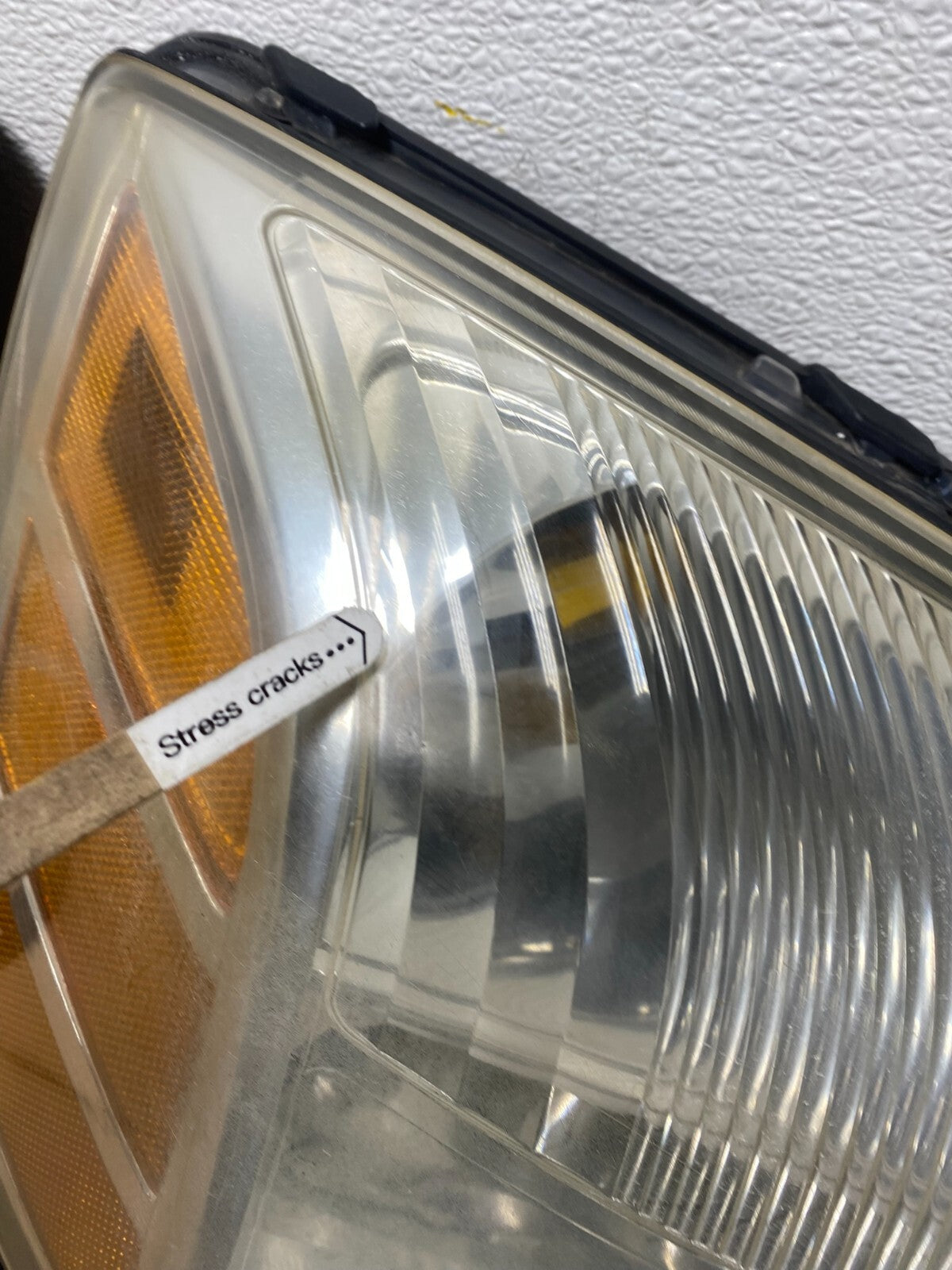 2004 to 2007 Nissan Armada Left+Right Side Set Headlights Oem M4613 DW9