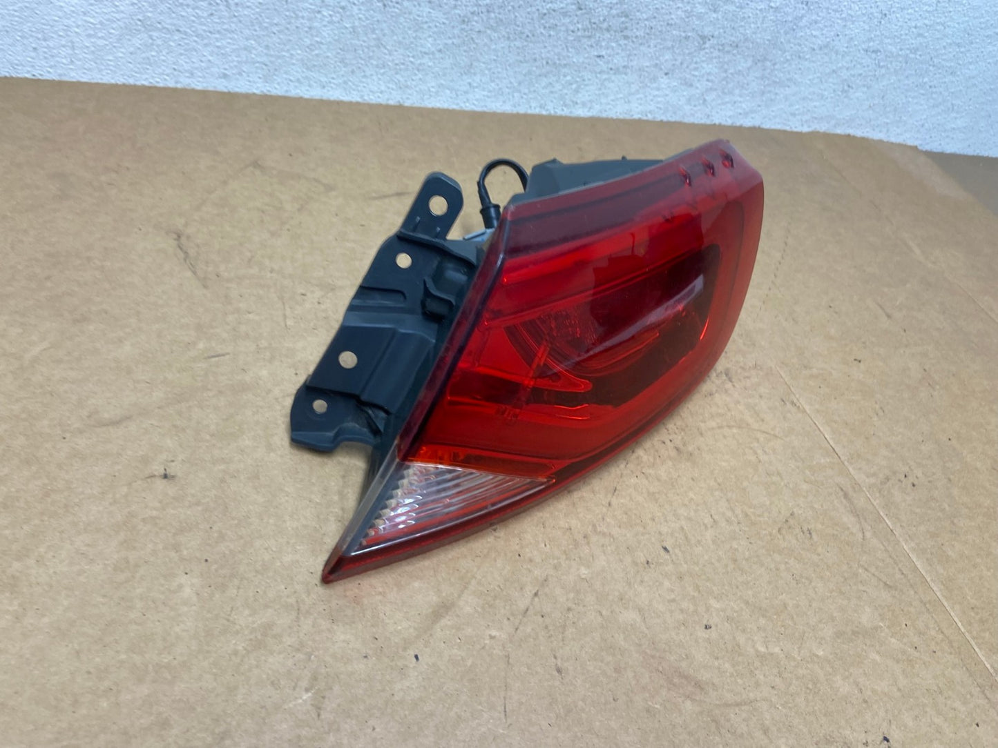 2015 2016 2017 Chrysler 200 Sedan Right Passenger Side Tail Light AE2959 LK2
