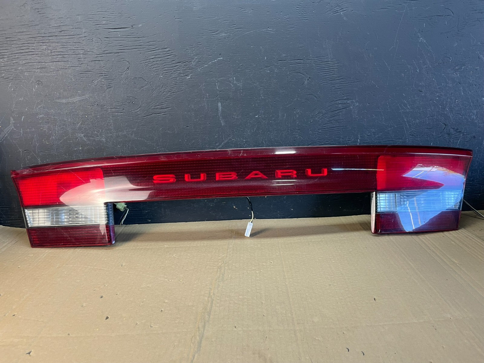 2000 to 2004 Subaru Legacy 4dr Sedan Trunk Center Tail Light Panel AC9740 DG0