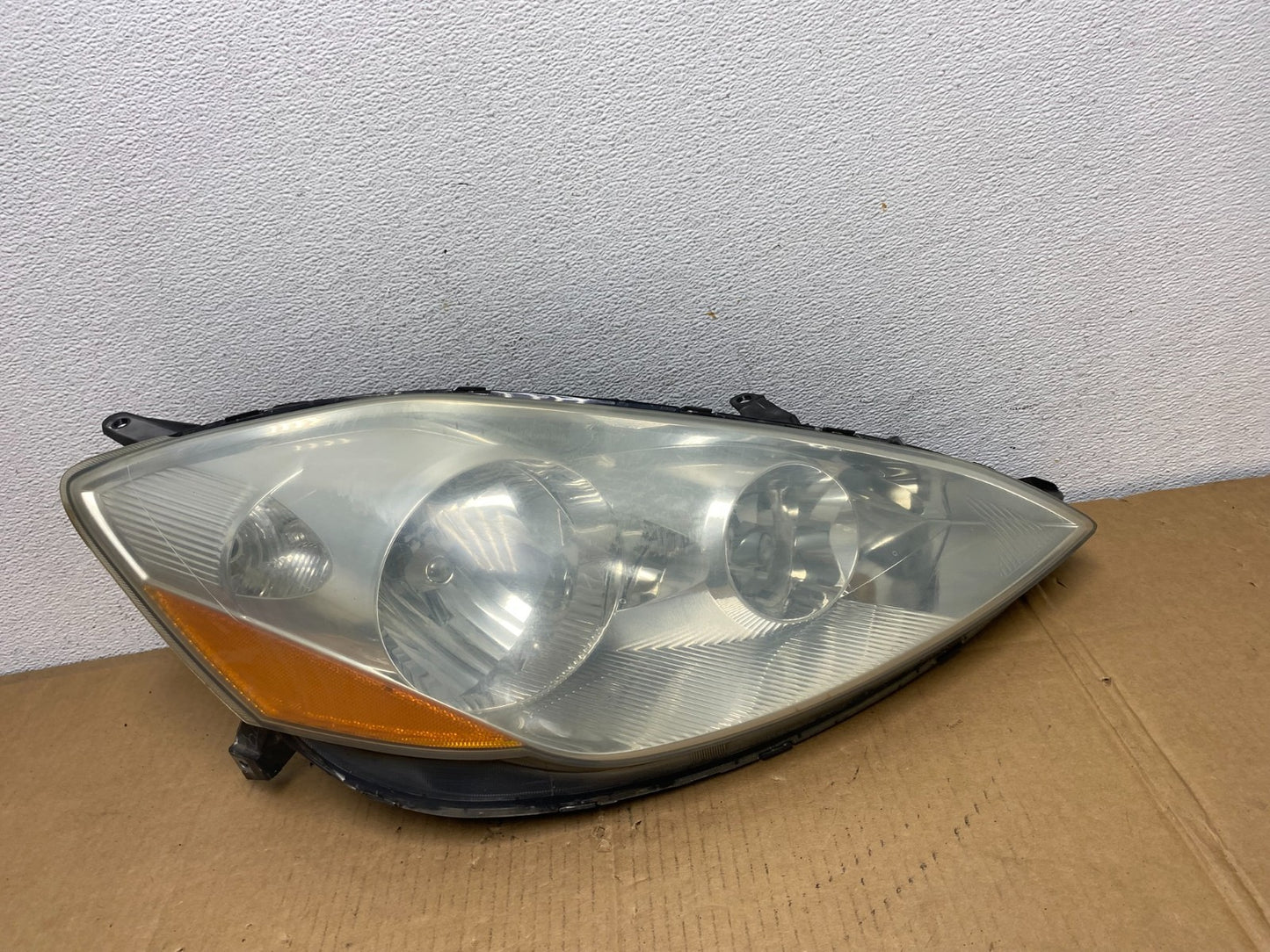 2006 to 2010 Toyota Sienna Right Passenger Rh Side Headlight Halogen AD0774 DW0