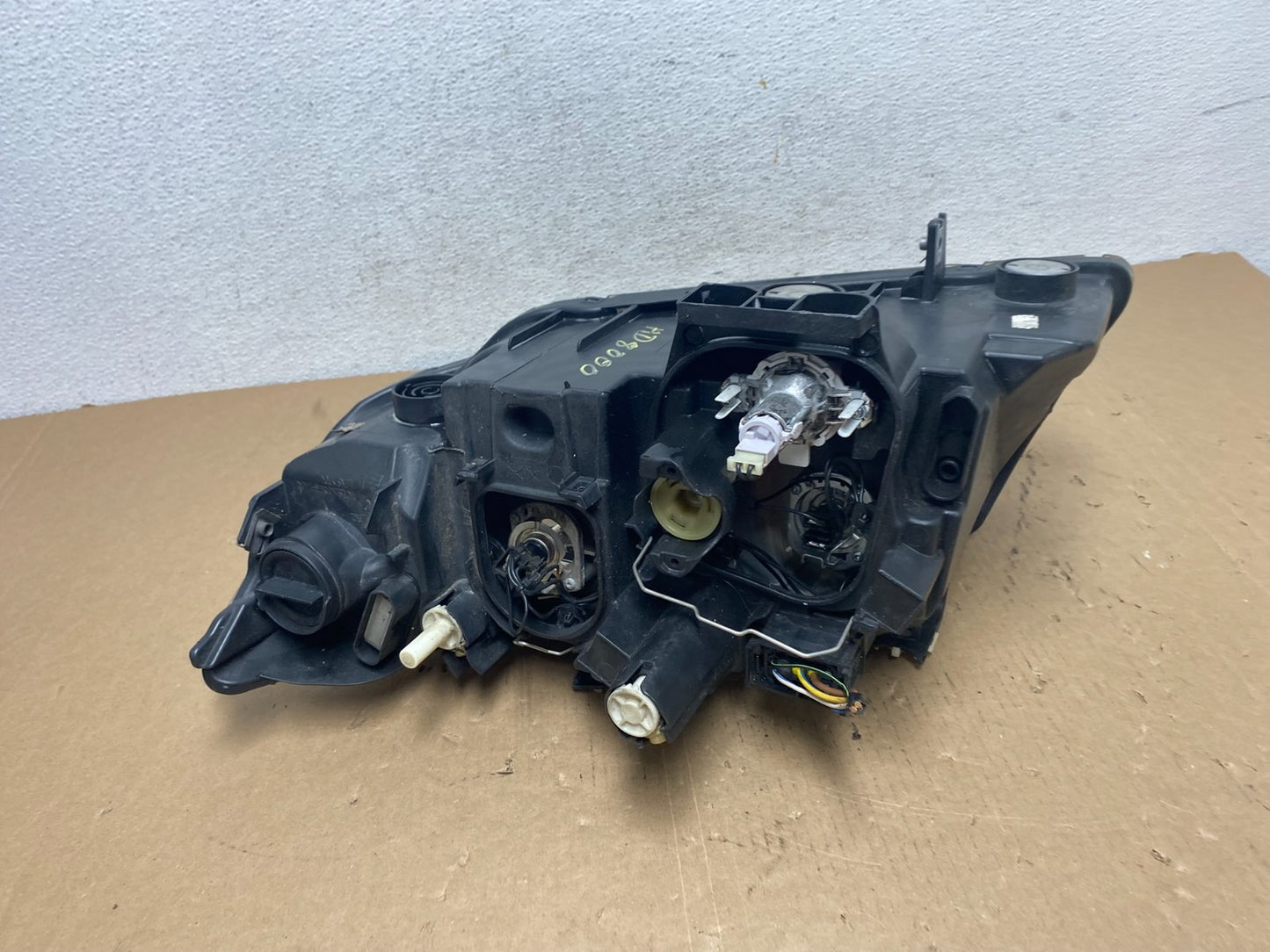 2009-2011 BMW 3 Series 328i 4/D Sedan Headlight Halogen Right Passenger AD80005