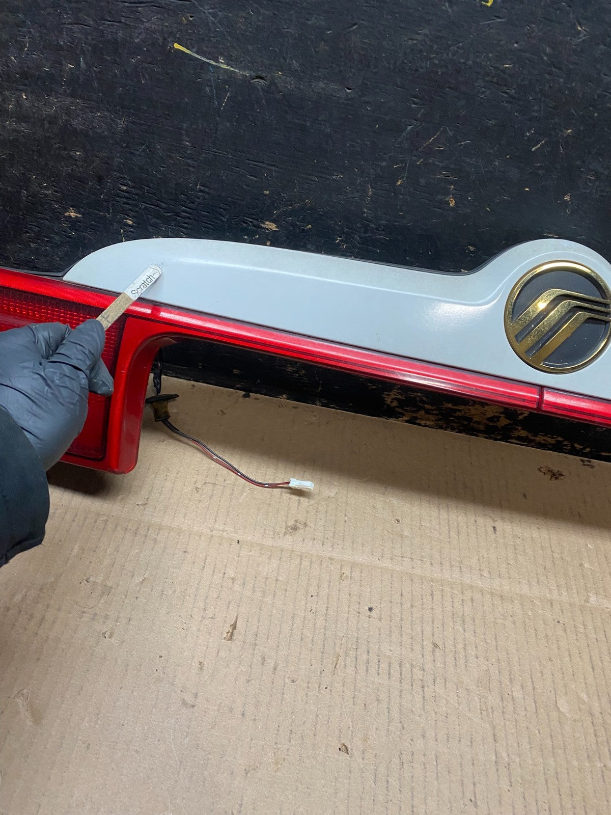 1999 to 2002 Mercury Villager Trunk Lid Center Tail Light  w5728 DG4