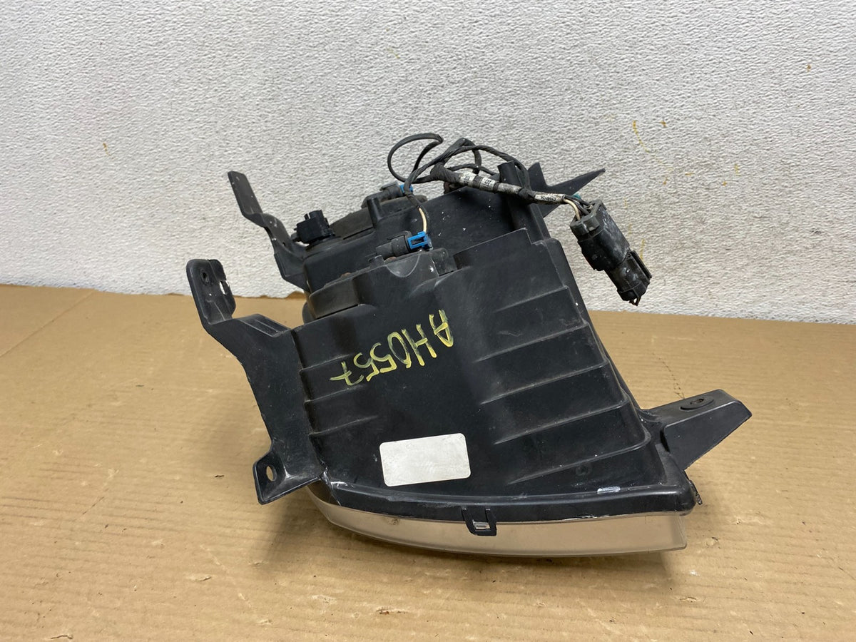 2005-2007 Jeep Grand Cherokee Right Passenger RH Halogen Headlight AH0557 DW9