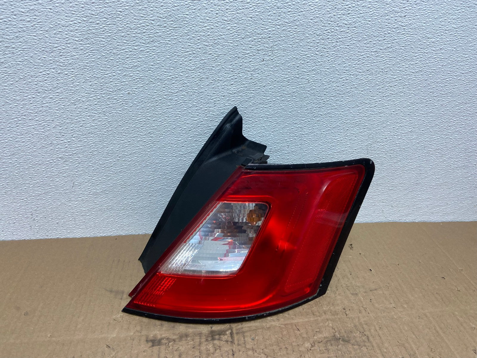 2010 to 2012 Ford Taurus Right Passenger Rh Side Tail Light OEM AB8423 LK0
