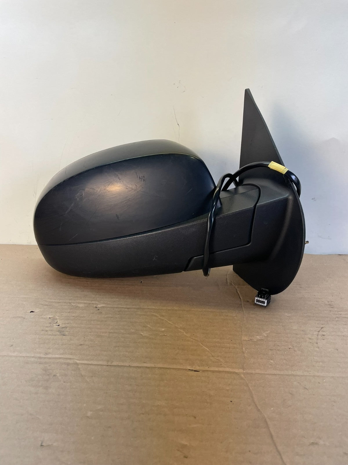 2007-2013 Chevrolet Tahoe Silverado Suburban Right Passenger Mirror ag9947 DG0