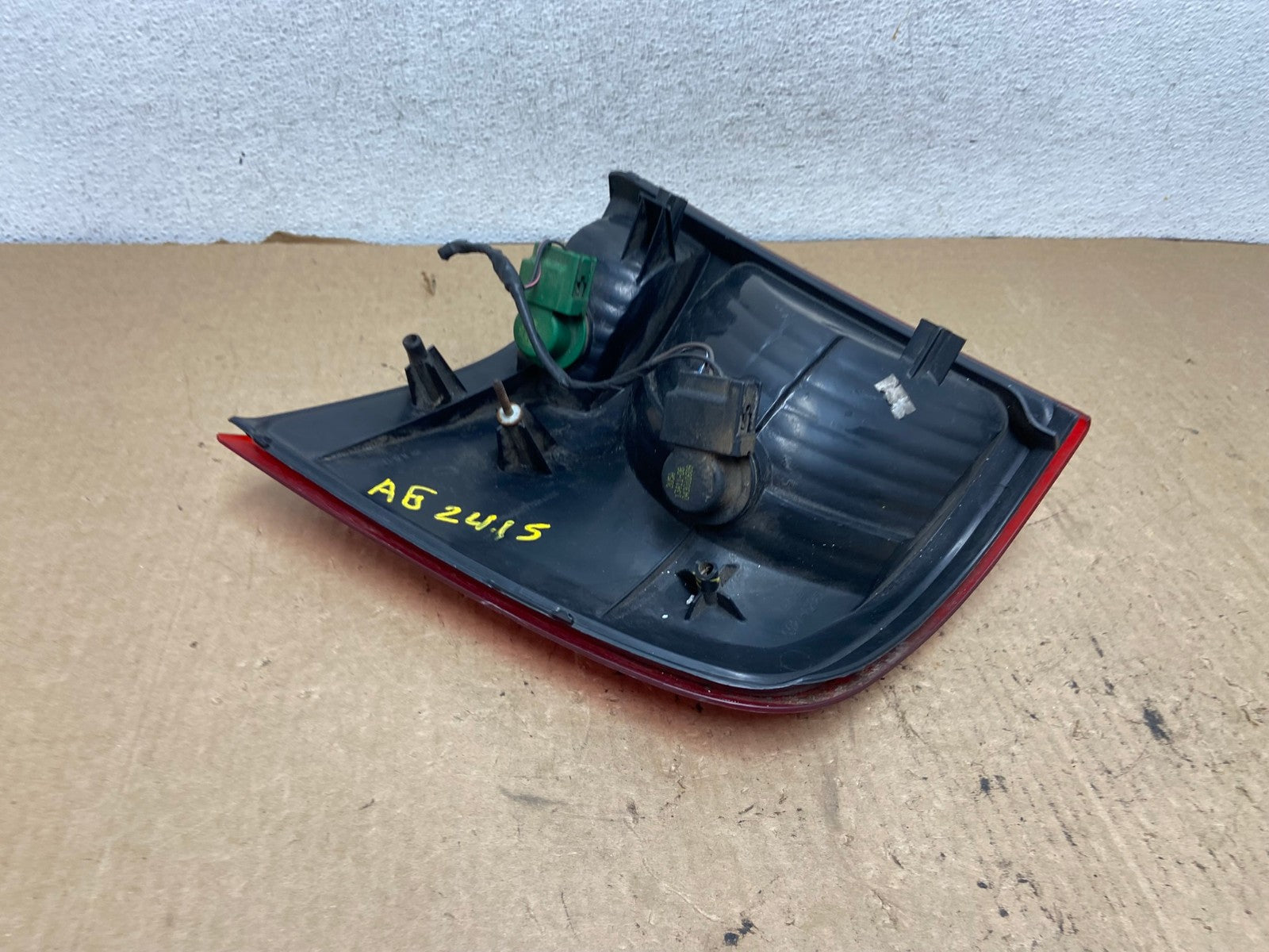 2002 to 2005 Ford Explorer Left Driver Lh Side Tail light AG2415 LK6