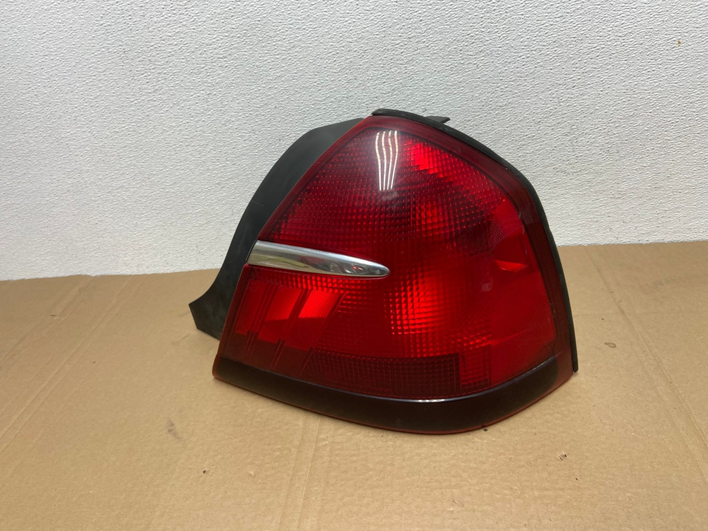 1998 - 2002 Mercury Grand Marquis Right Passenger  Side Tail Light Oem AC3751 LK0