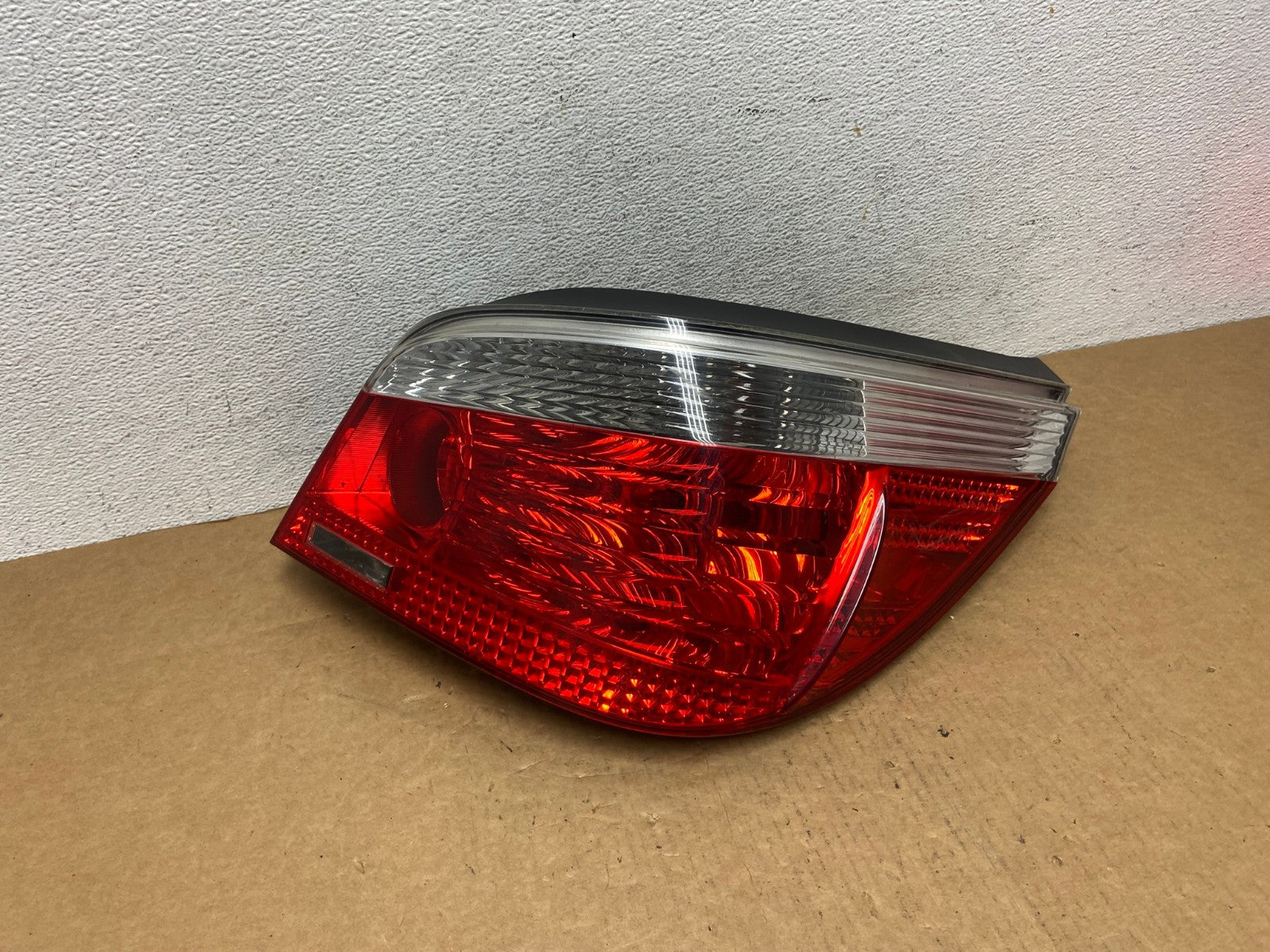 2004 - 2007 BMW 5 Series E60 Right Passenger RH Side Tail Light AD4577 LK0