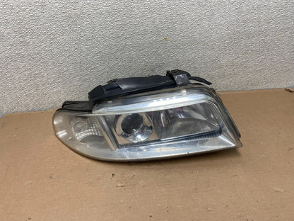 1999 to 2002 Audi A4 Passenger Right Side Headlight AA9882 DW0