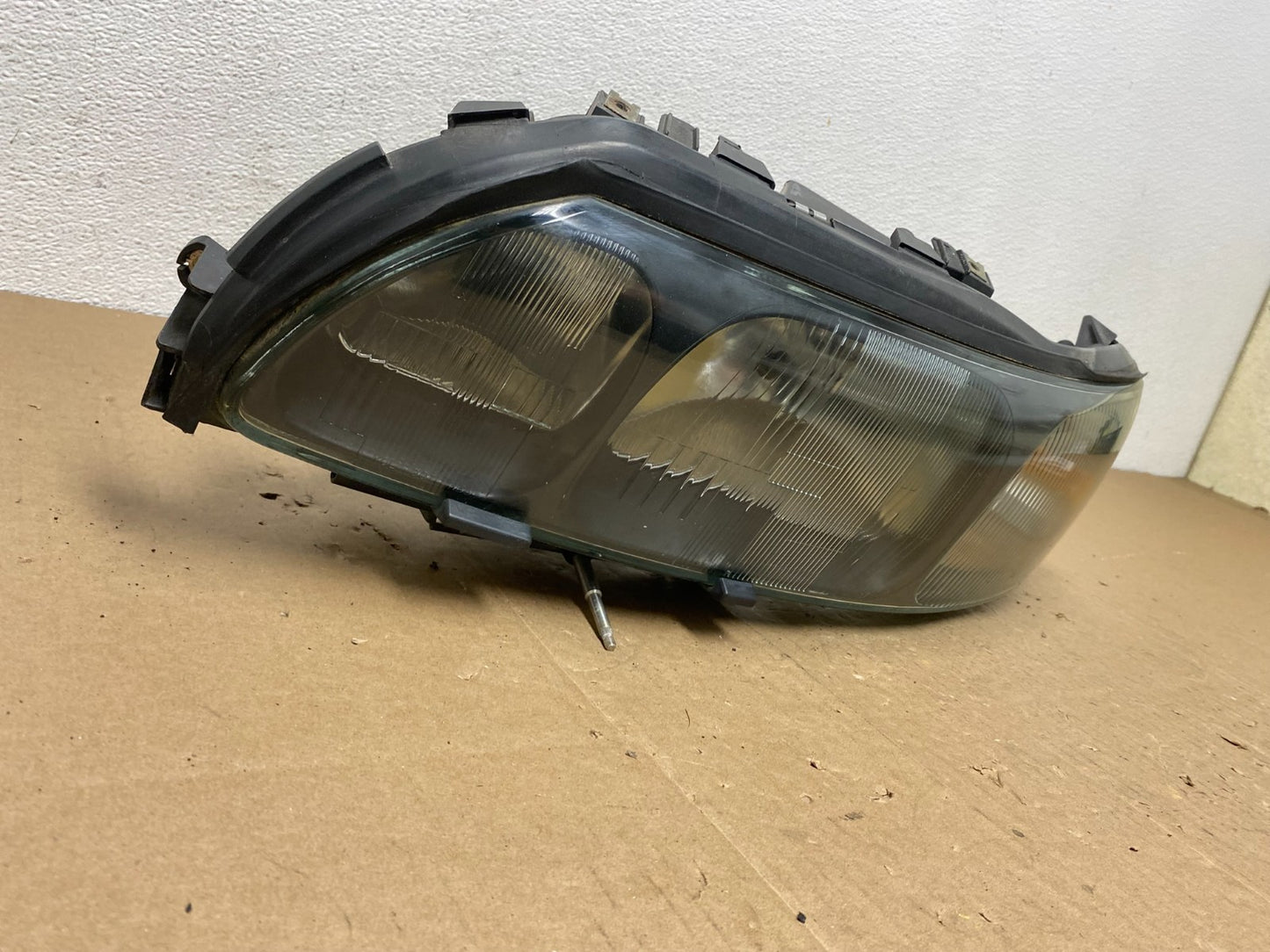 2001 to 2004 Volvo S60 Left Driver LH Headlight Halogen AC5759 DW2
