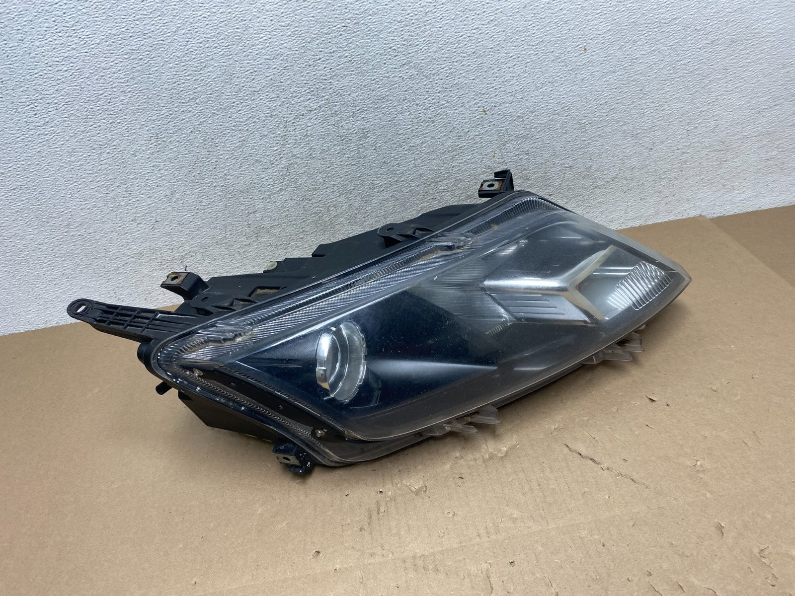 2010 2011 2012 Ford Fusion Right Passenger RH Headlight Halogen AG5772 DW2