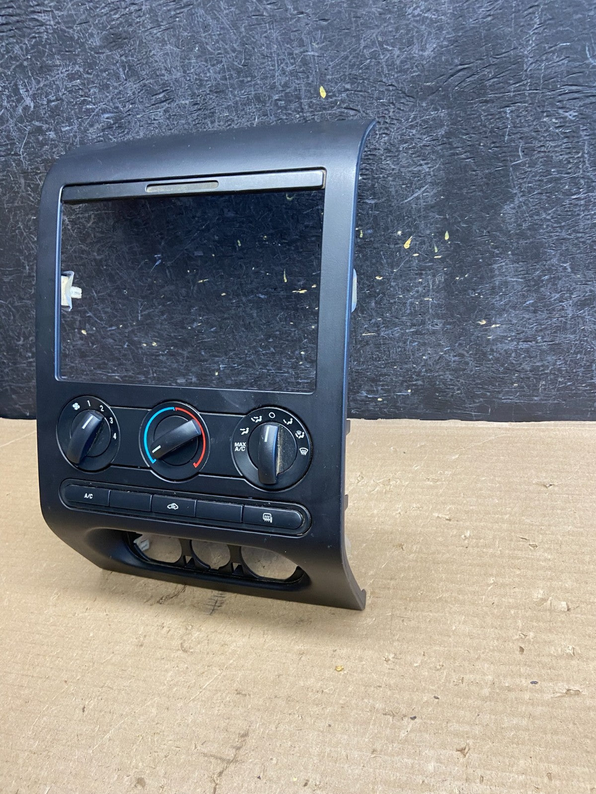 2004 to 2008 Ford F150 Radio Climate Dash Bezel Surround Black ah3633 DG1