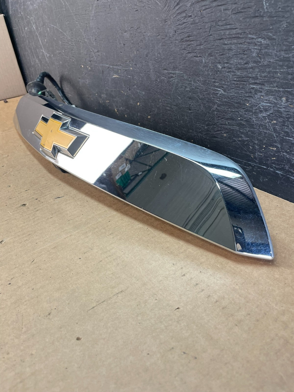 2013 to 2017 Chevrolet Traverse Liftgate Trunk Chrome Molding W/Camera ae8410 DG1