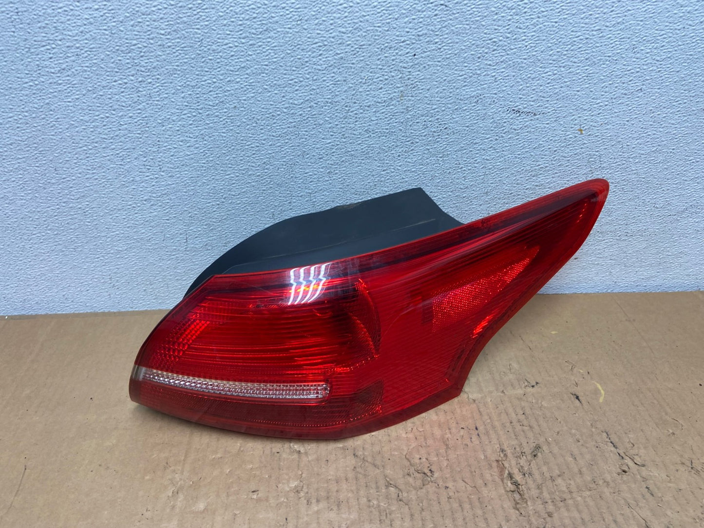2015-2018 Ford Focus Sedan Halogen Tail Light Right Side Passenger AD1136 LK0