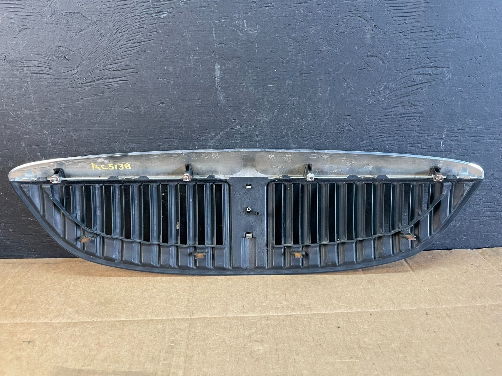 2000 to 2002 Lincoln LS Front Hood Bumper Grill Grille W/Emblem ac5138 DG5