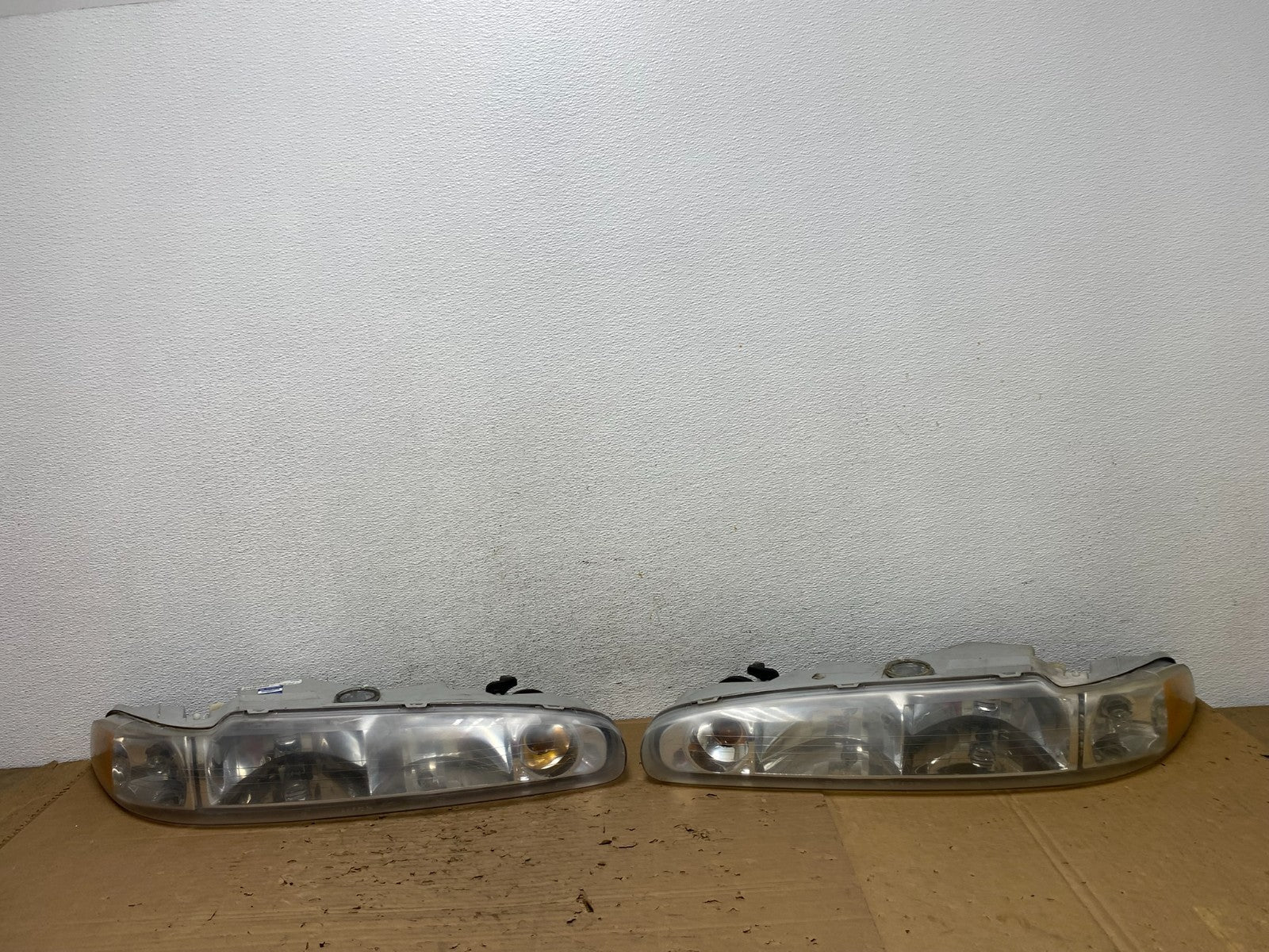 1998 to 2002 Oldsmobile Intrigue Left+Right Side Halogen Headlights AD4373 DG0