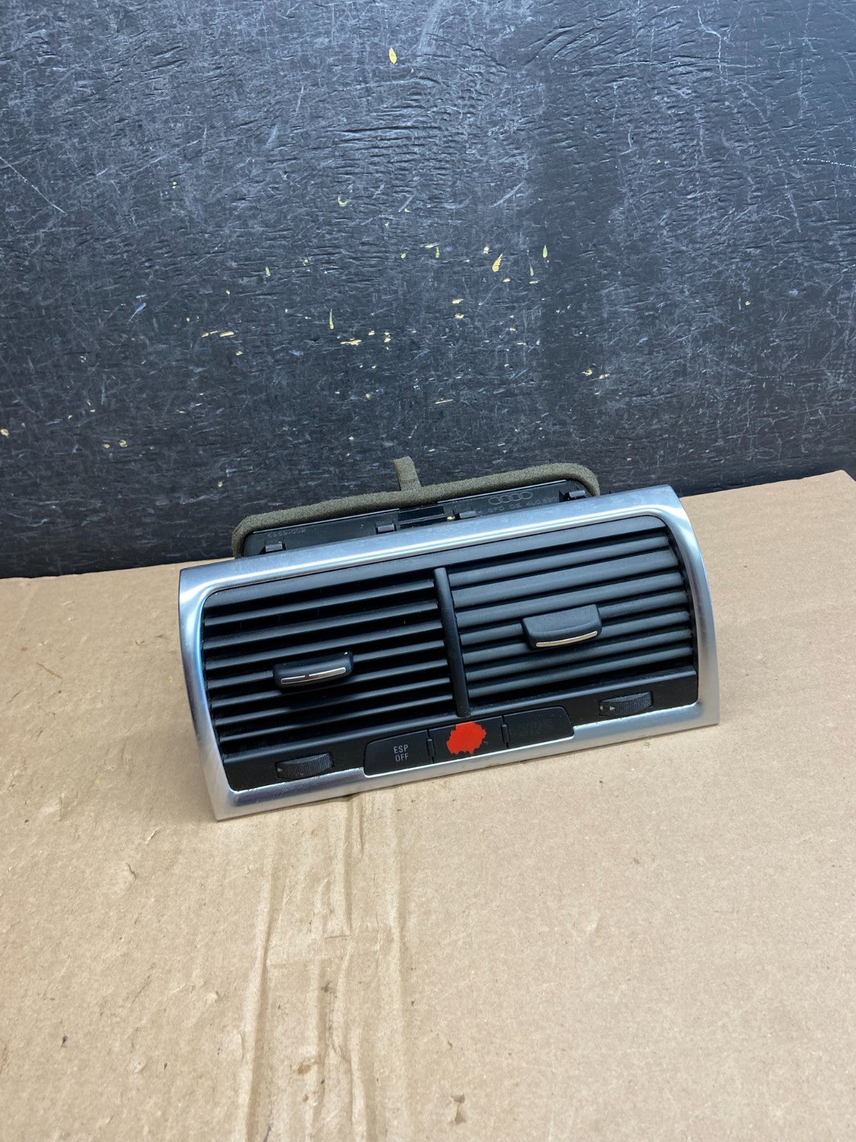 2007 to 2015 AudI Q7 Center Dashboard Air Vent AI6089 DG0