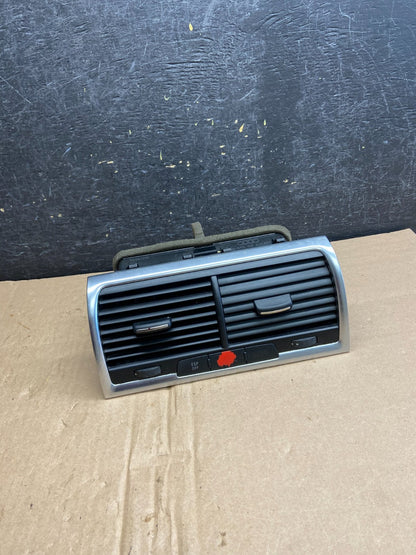 2007 to 2015 AudI Q7 Center Dashboard Air Vent AI6089 DG0