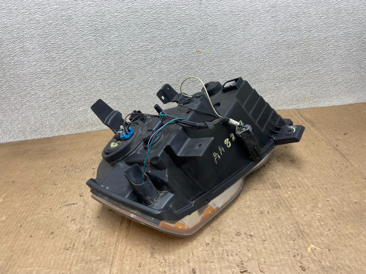 2008-2010 Jeep Grand Cherokee Left LH Driver Side Halogen Headlight AA8267 DW7