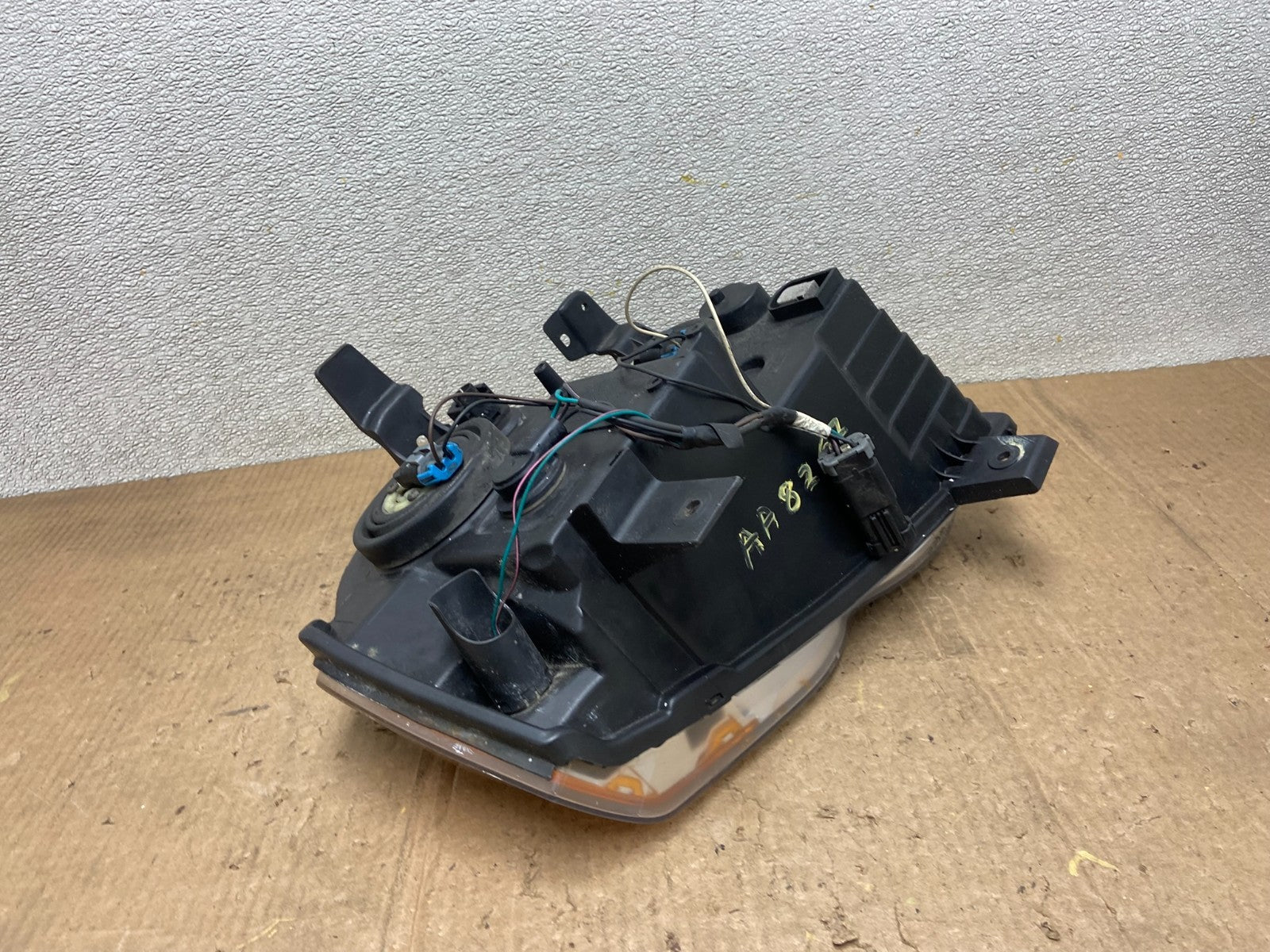 2008-2010 Jeep Grand Cherokee Left LH Driver Side Halogen Headlight AA8267 DW7