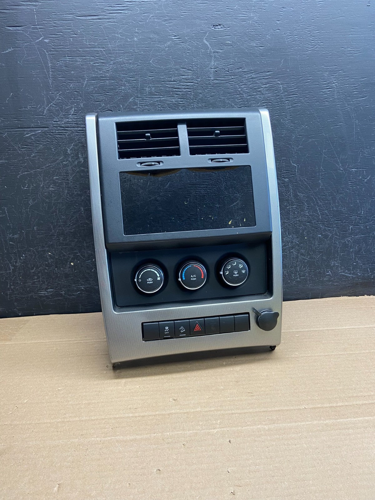 2008 to 2012 Jeep Liberty Dash Climate Temperature Control Radio Bezel AG5101 DG0