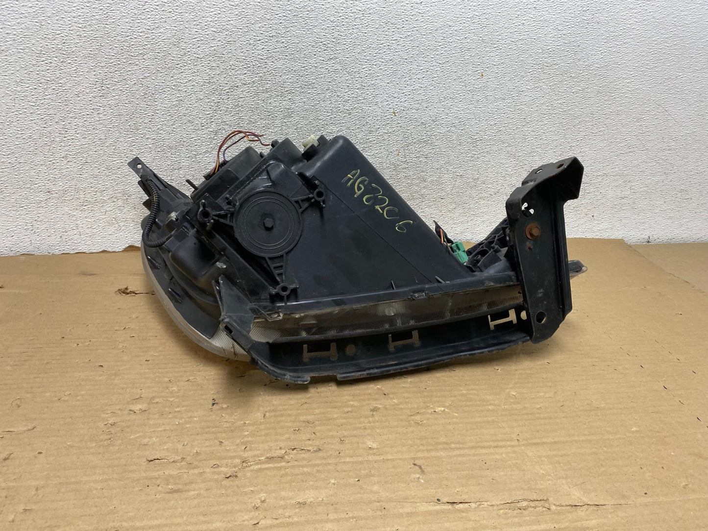 2002 to 2004 Honda Crv Cr-v Left Driver Halogen Headlight AG8206 DW5